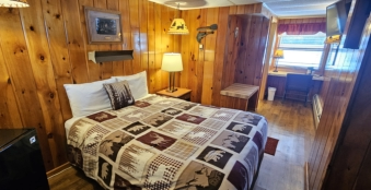 Single queen, lakeside, shower stall