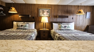 Efficiency Kitchenette, lakeside, double queen, shower stall, sleeps up to 4 people