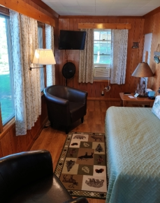 Mobile Home •Lakeside •1 full size bed •1 twin bed •Bathroom with shower stall •Efficiency kitchen with dinette table for 4 Sleeps up to 3 Seasonal only.