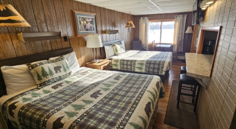 Efficiency Kitchenette, lakeside, double queen, shower stall, sleeps up to 4 people