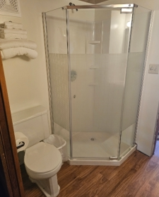 Mobile Home •Lakeside •1 full size bed •1 twin bed •Bathroom with shower stall •Efficiency kitchen with dinette table for 4 Sleeps up to 3 Seasonal only.